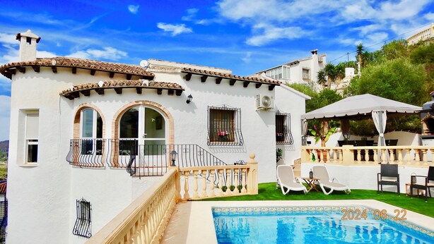 A white building with a tiled roof, a pool, and outdoor seating. - Beautiful 3 bed,2 bath villa with private pool, views, a/c,wifi,new full kitchen (Alacant)