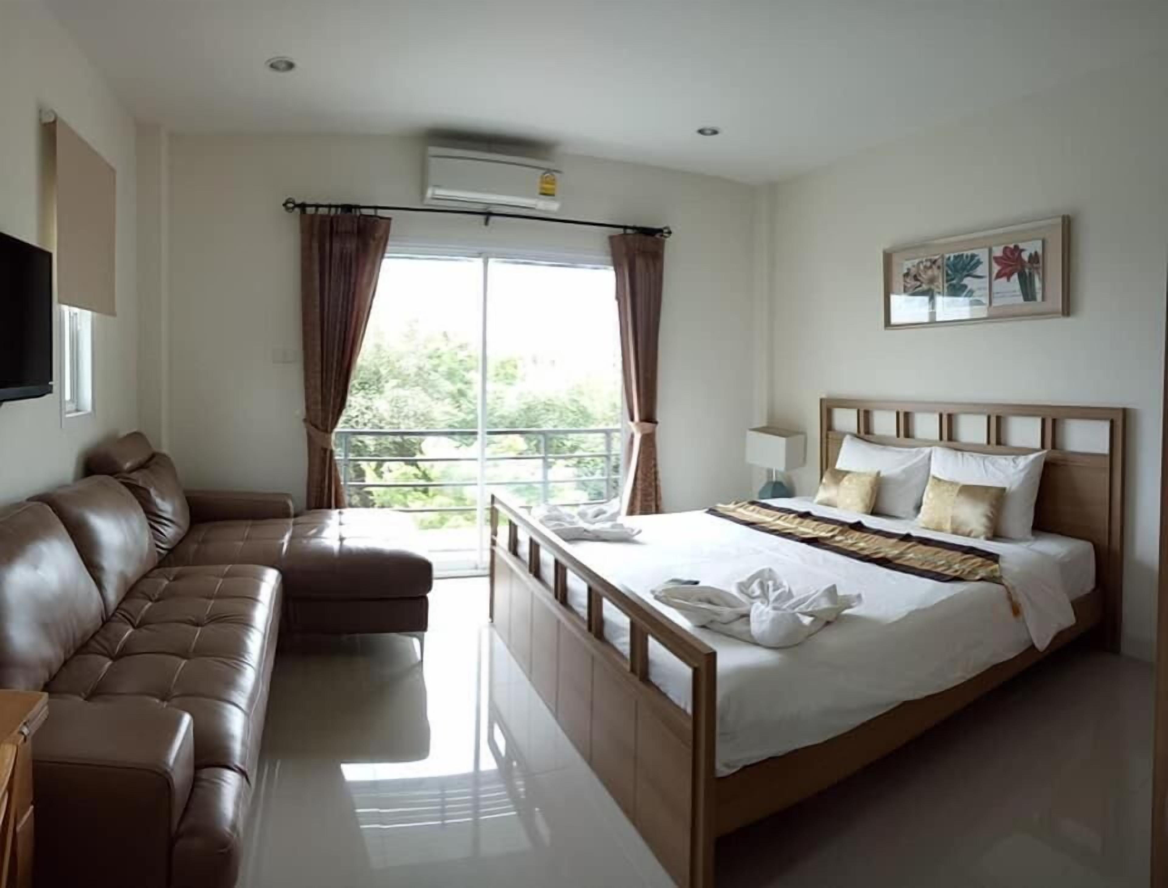 blackout curtains, soundproofing, free wifi