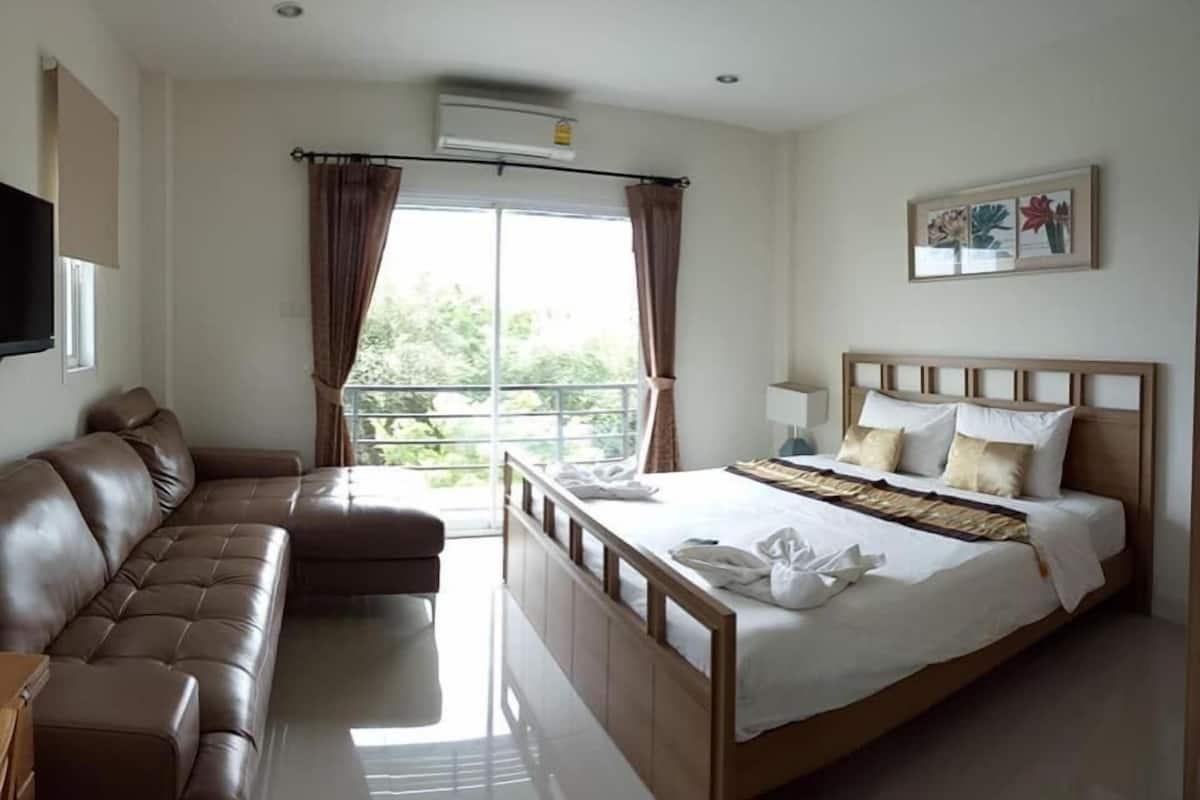 blackout curtains, soundproofing, free wifi