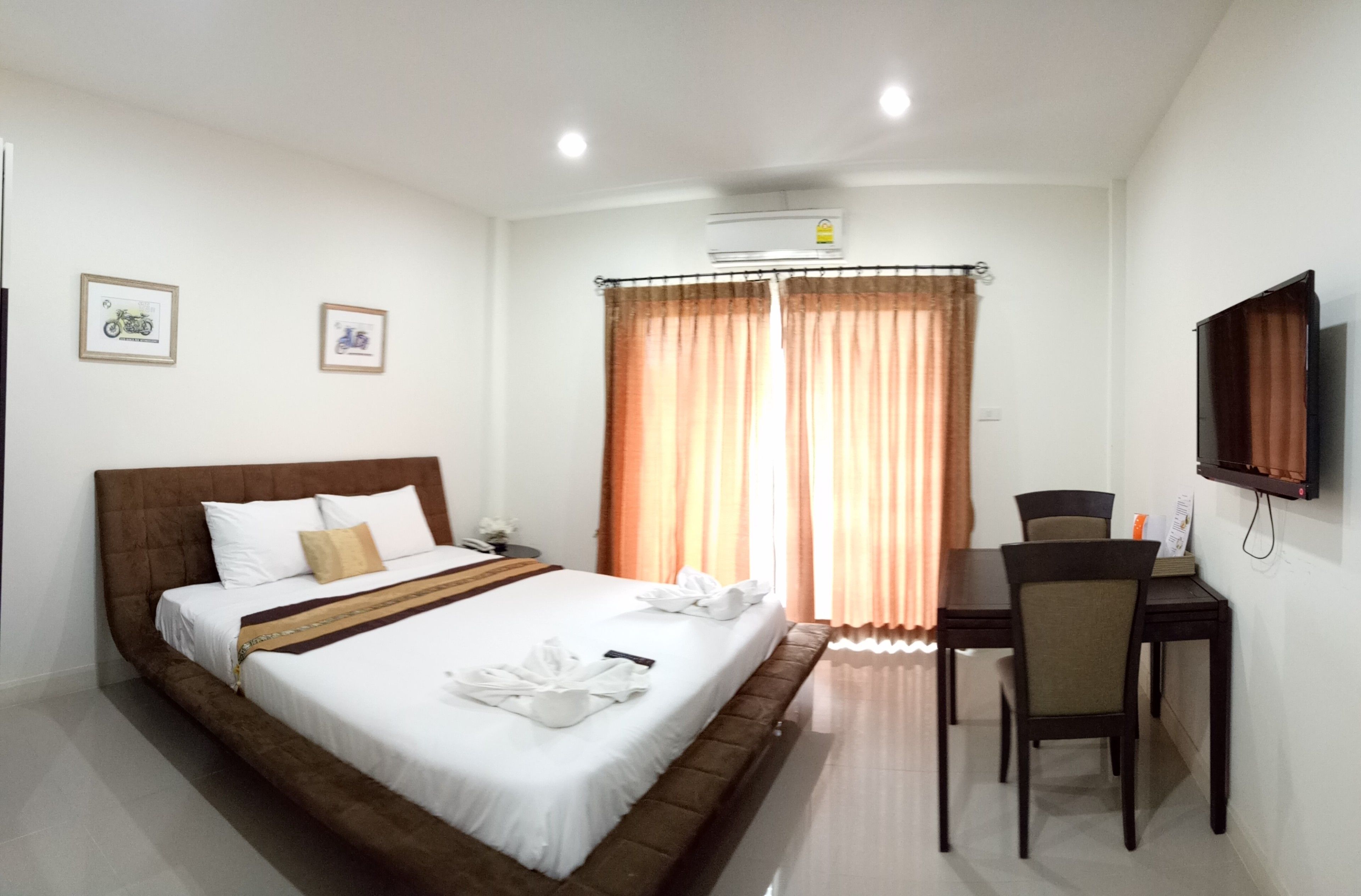 exclusive room | blackout curtains, soundproofing, free wifi