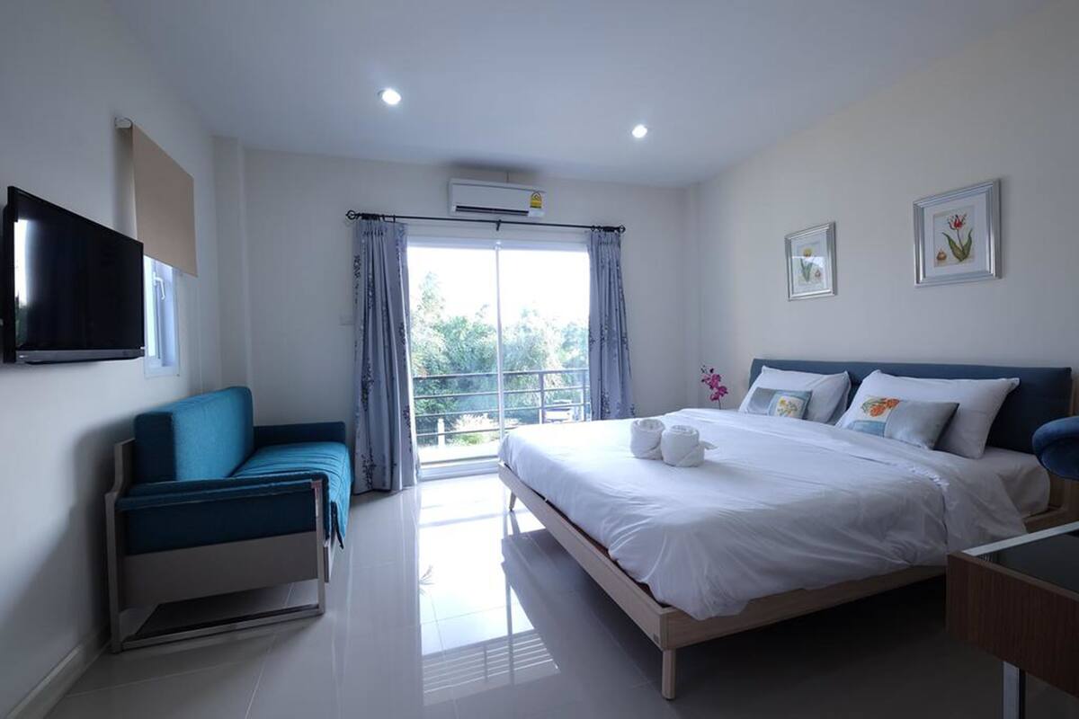 deluxe room | blackout curtains, soundproofing, free wifi