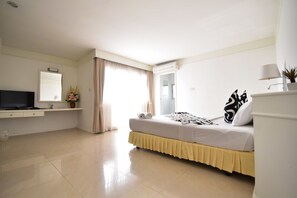 Deluxe Room | Desk, blackout drapes, rollaway beds, free WiFi - Rajpracha Khaoyai (Pak Chong)