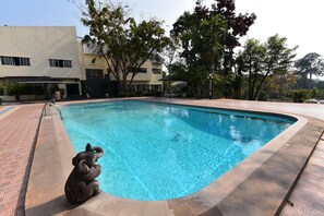 Kolam renang terbuka 