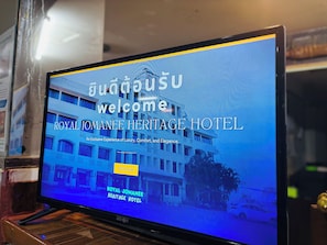 TV - Royal Jommanee Hotel (Nong Khai)