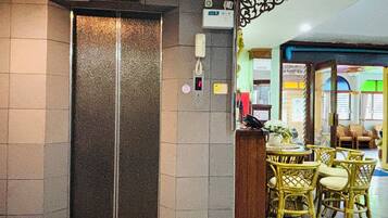 Een bureau, gratis wifi