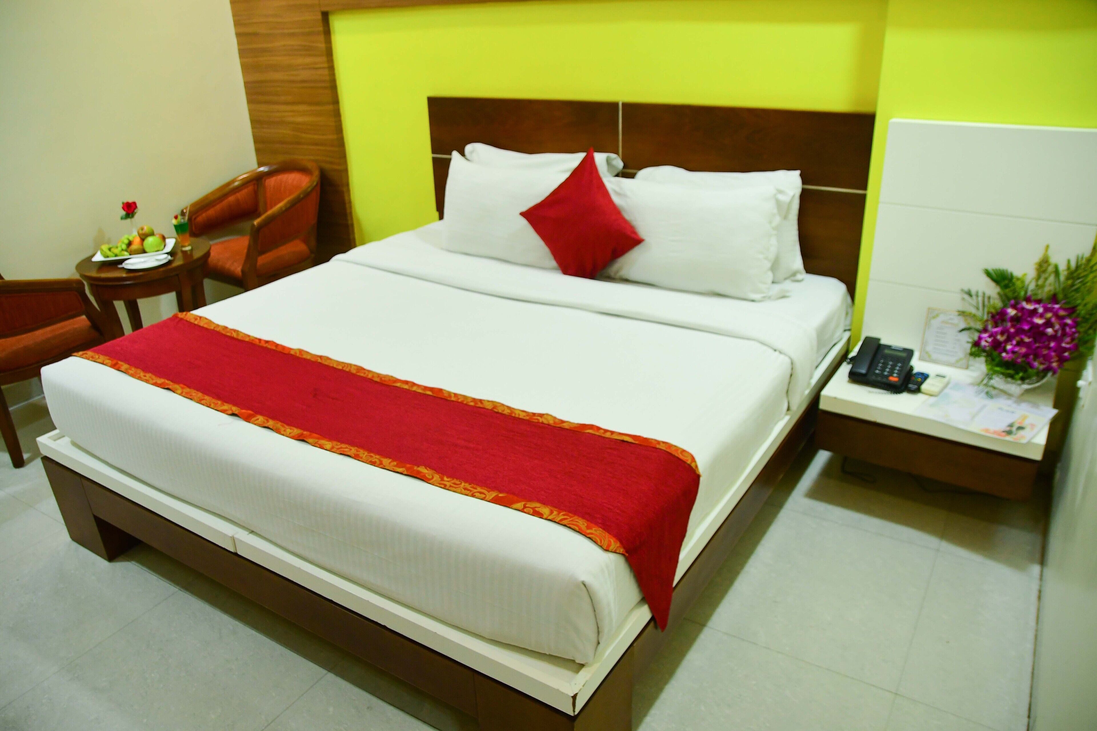 Premium bedding, minibar, in-room safe, desk