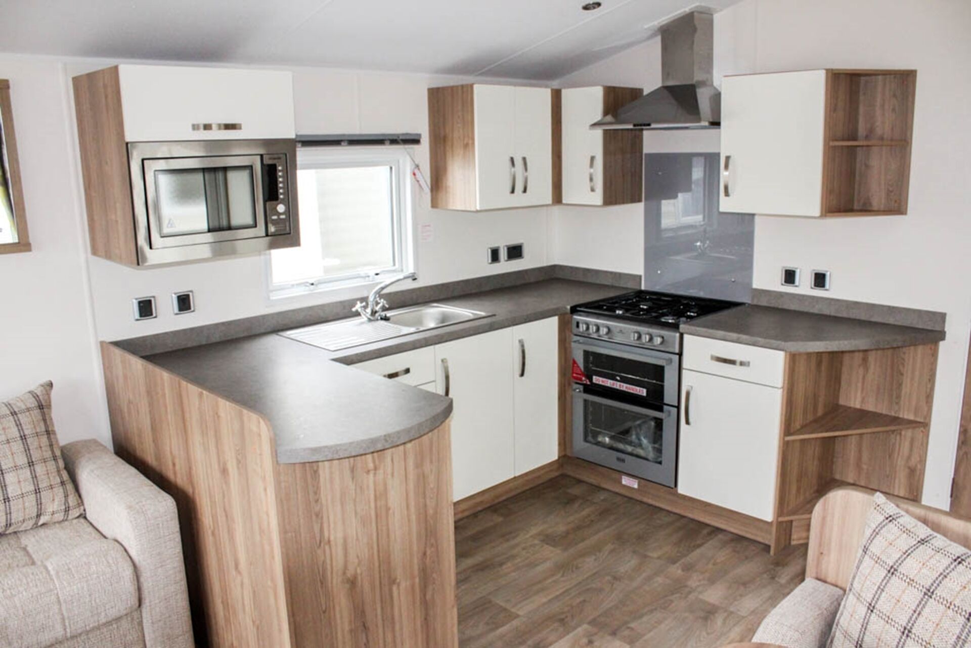 Kühlschrank, Mikrowelle, Toaster, Kochgeschirr/Geschirr/Besteck