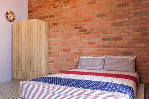 Rollaway beds, free WiFi - Sleepy Lagoon (Pak Chong)