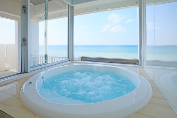 Ducha, artículos de tocador gratuitos, secador de pelo, pantuflas