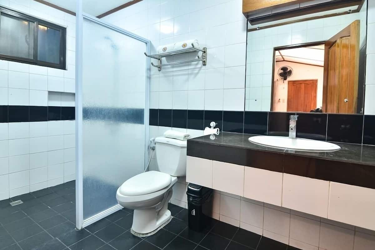 junior suite room | minibar, iron/ironing board, free wifi, bed sheets