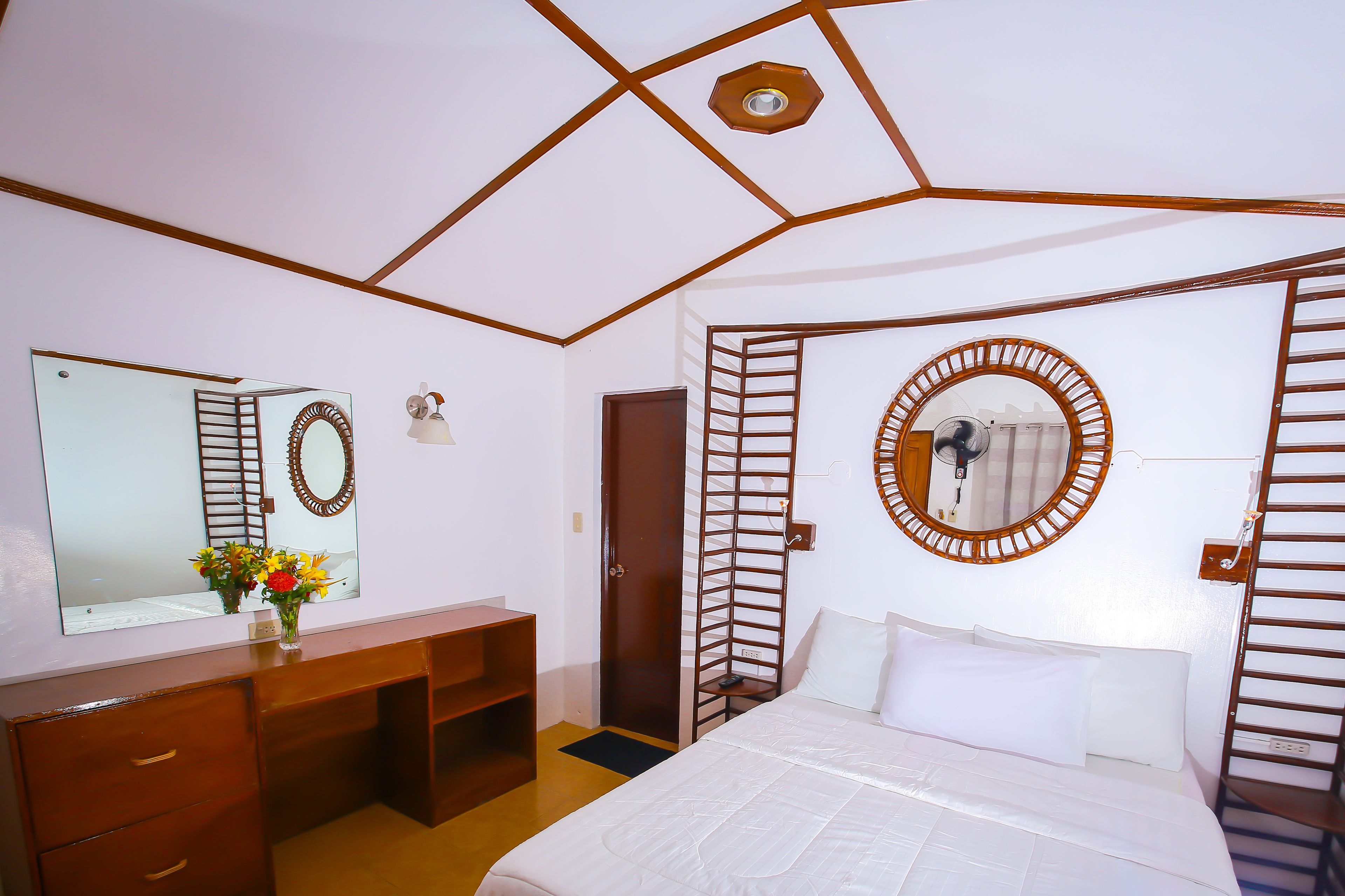 minibar, iron/ironing board, free wifi, bed sheets