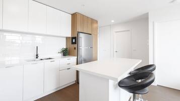 Lägenhet - 2 sovrum | Eget kök | Stort kylskåp, mikrovågsugn, ugn och spishäll