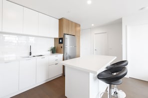 Apartment, 2 Bedrooms | Private kitchen | Full-size fridge, microwave, oven, stovetop - Ilixir Apartments by Ready Set Host (Cheltenham)