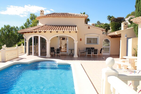 Outdoor pool - 4 bedroom, 3 bath villa,large private pool 10x5m, A/Con, wifi, great views. (Muntanya de la Sella)