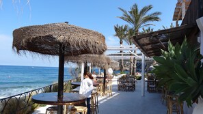 Outdoor dining - 4 bedroom, 3 bath villa,large private pool 10x5m, A/Con, wifi, great views. (Muntanya de la Sella)