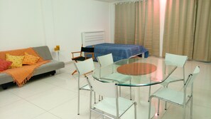 Loft | Essbereich im Zimmer