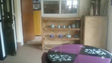 Deluxe Room | Living area | Flat-screen TV