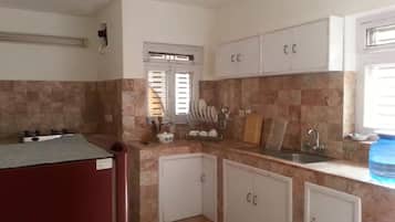 Deluxe Room | Private kitchen | Fridge, microwave