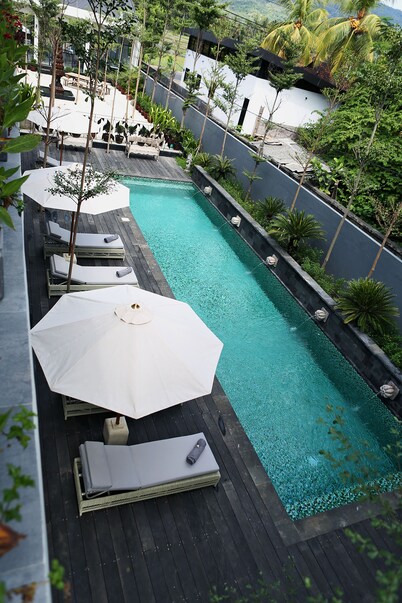 Lovinalife Room & Cafe