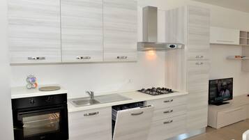 Kühlschrank, Ofen, Herdplatte, Geschirrspüler