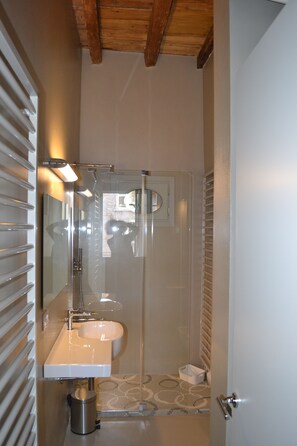 Hair dryer, towels, soap, toilet paper - NEW APARTMENT in the heart of Citta 'Alta (Bergamo)