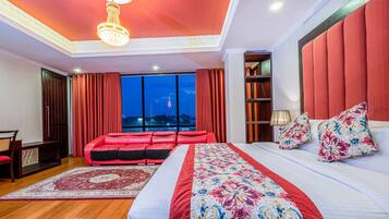 Superior Deluxe Room with City View | Egyptian cotton sheets, premium bedding, minibar, in-room safe
