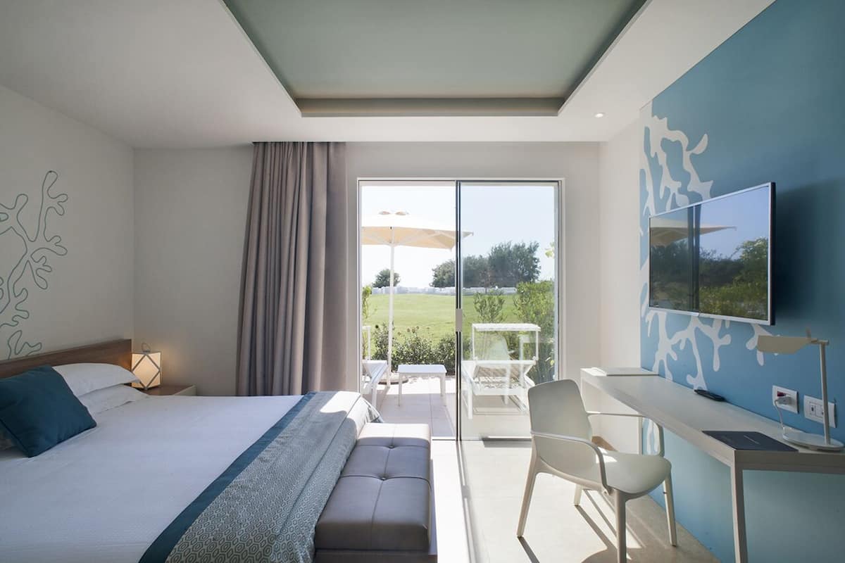 minibar, in-room safe, individually decorated, individually furnished