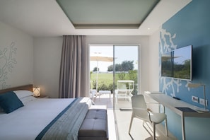 Minibar, in-room safe, individually decorated, individually furnished - Modica Beach Resort (Modica)