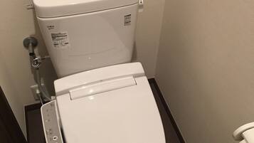 Chambre, vue montagne (Apartment, Tatami Area with Mt.Fuji) | Salle de bain | Douche, sèche-cheveux, chaussons, bidet