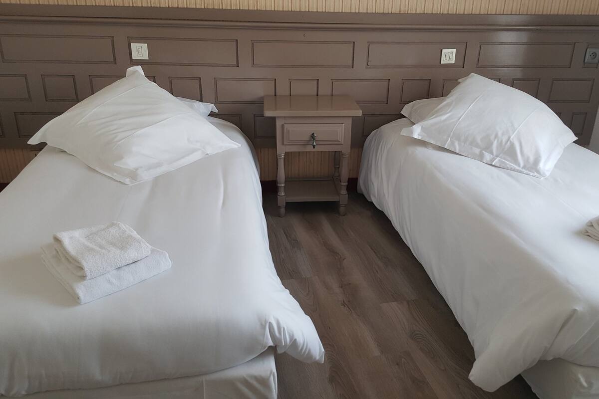 Twin Room | Meja, langsir/tirai gelap terus, kalis bunyi, seterika/papan seterika 