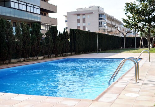 SCHÖNE WOHNUNG MIT GROSSER TERRASSE IN SALOU
