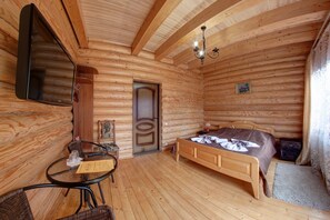 Suite, Balcony | Premium bedding, desk, soundproofing, iron/ironing board - Hotel Sofia (Yaremche)