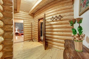 Premium bedding, desk, soundproofing, iron/ironing board (on request) - Hotel Sofia (Yaremche)