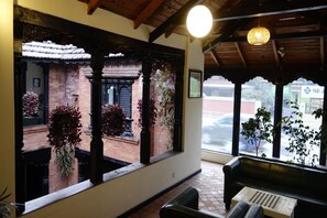 Área de estar no saguão