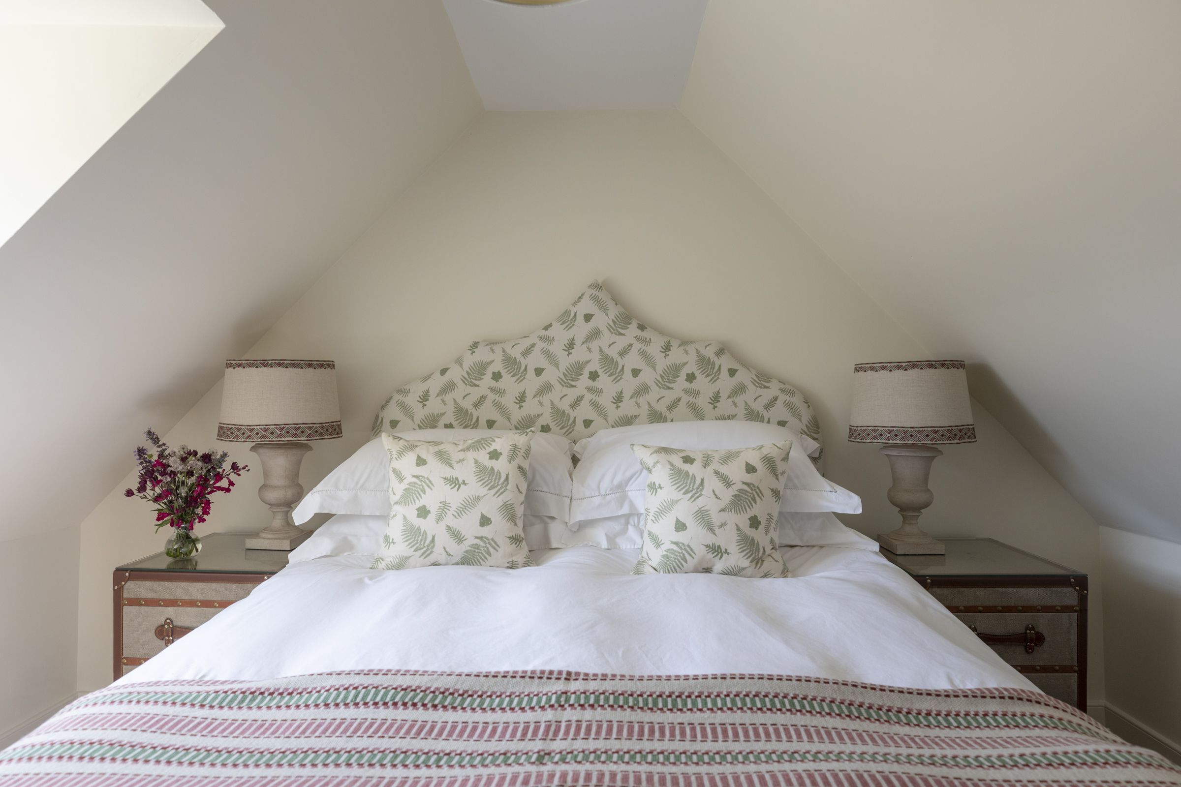 2 bedrooms, iron/ironing board, travel cot, Internet