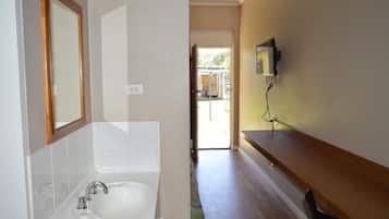 Shower, free toiletries, towels