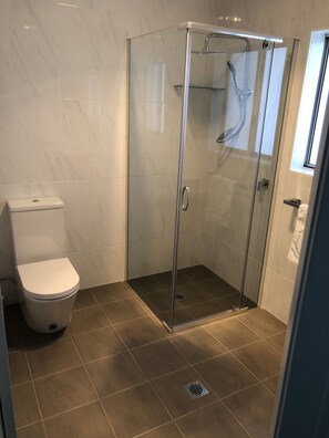 Deluxe Room | Bathroom