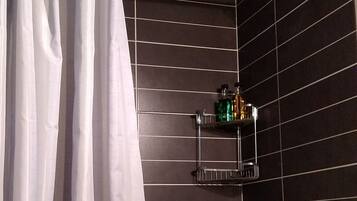 Studio | Bathroom shower