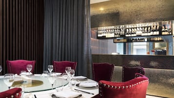 Daily cooked-to-order breakfast (AUD 30 per person)