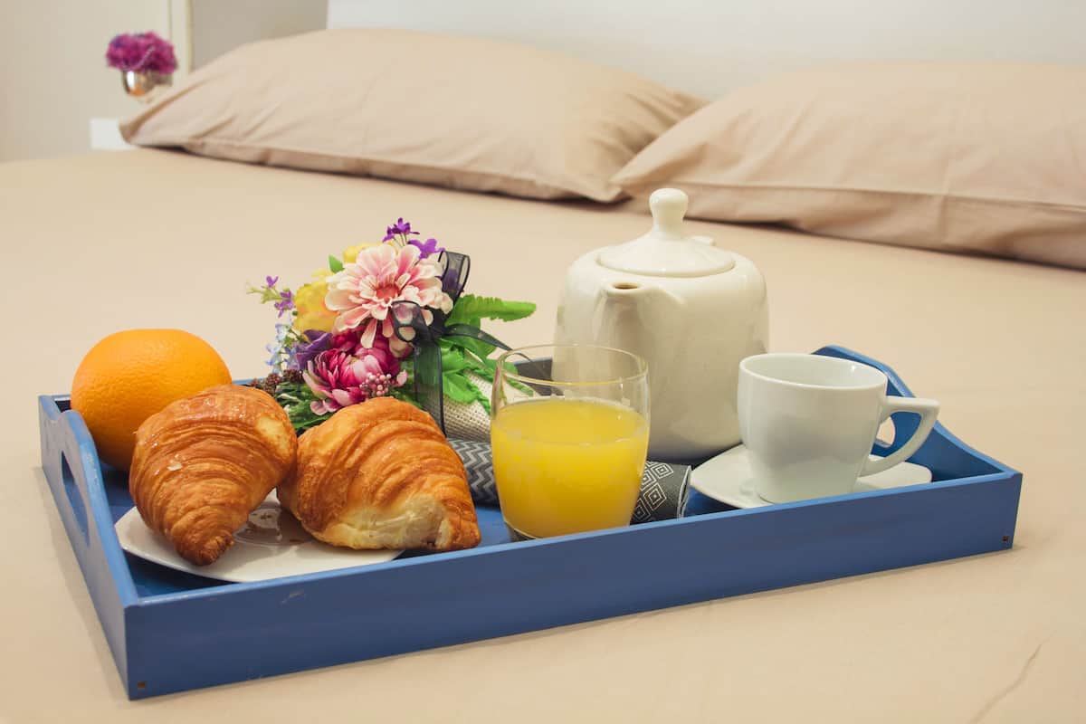 Kamar Double Standar, kamar mandi pribadi | Meja kerja, setrika/meja setrika, dan tempat tidur bayi gratis