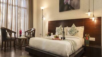 Executive-huone, vuoristonäköala | Työpöytä, silitysrauta/-lauta, ilmainen Wi-Fi