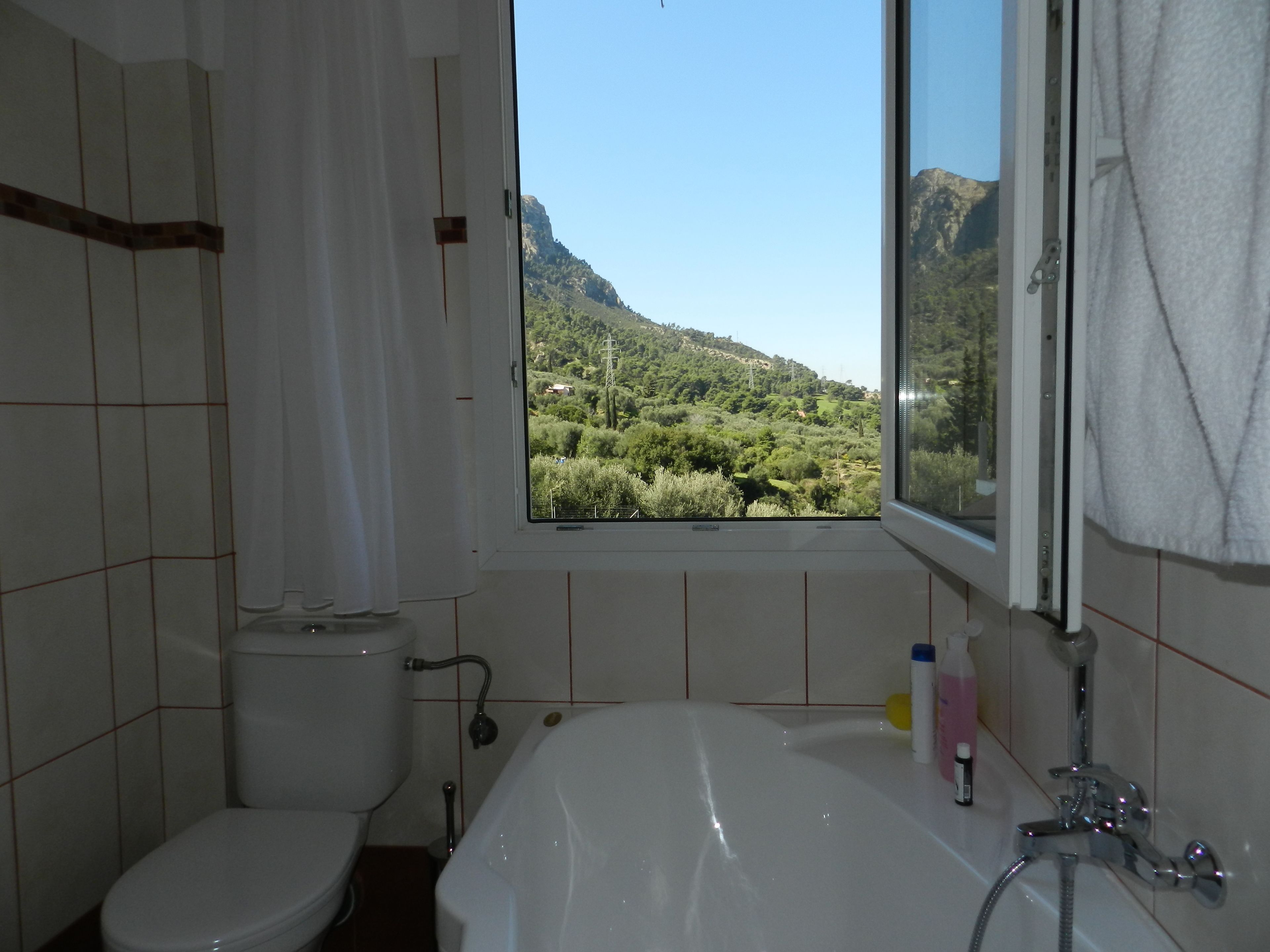 Bañera y ducha independientes, artículos de tocador gratuitos