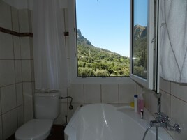 Bañera y ducha independientes, artículos de tocador gratuitos