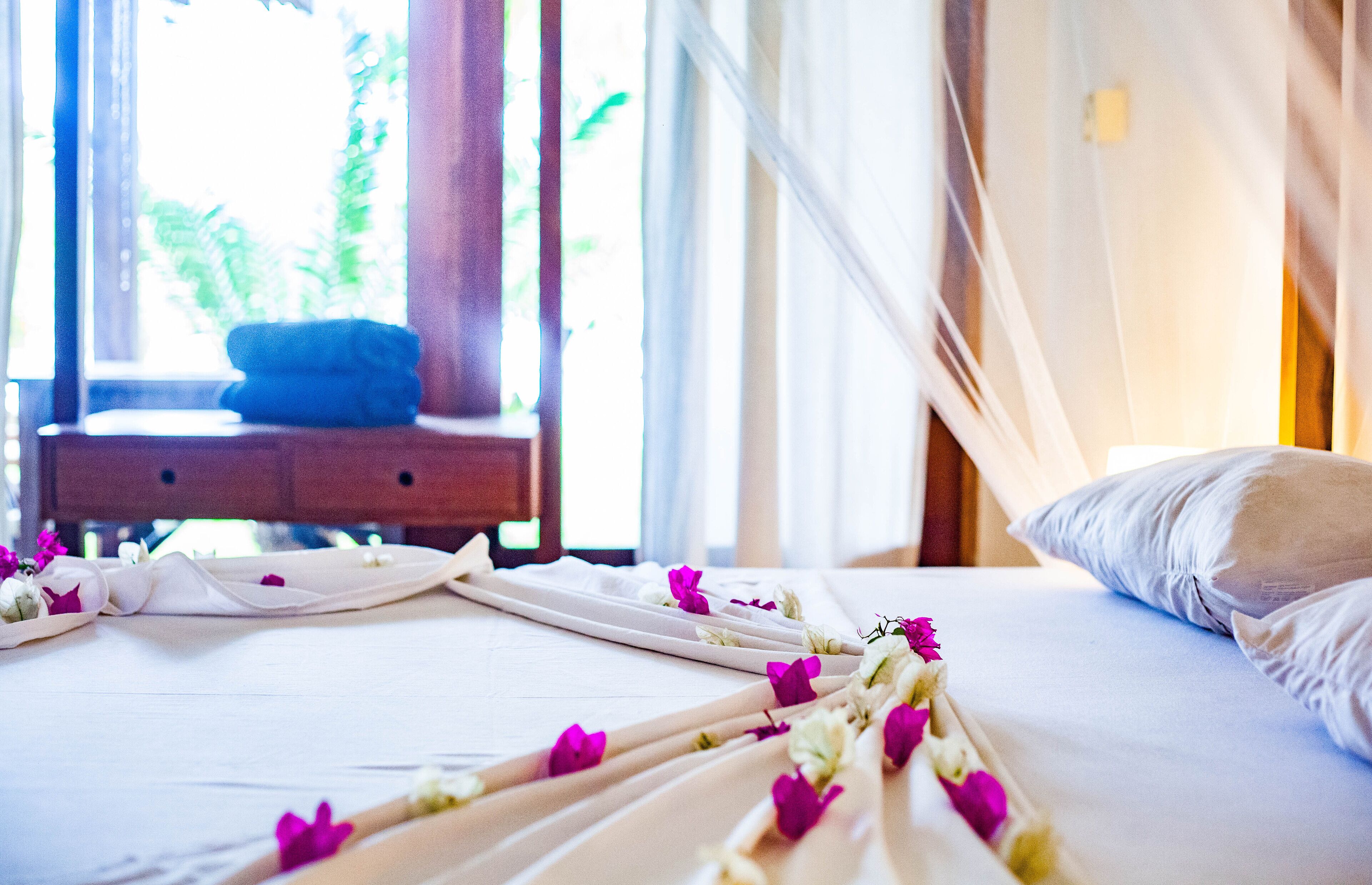 Deluxe Double Room, 1 Queen Bed | Individually decorated, laptop workspace, bed sheets