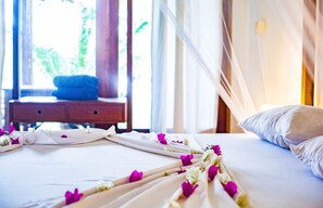 Habitació doble Deluxe, 1 llit de matrimoni | Decoració individual i espai de treball apte per a portàtils