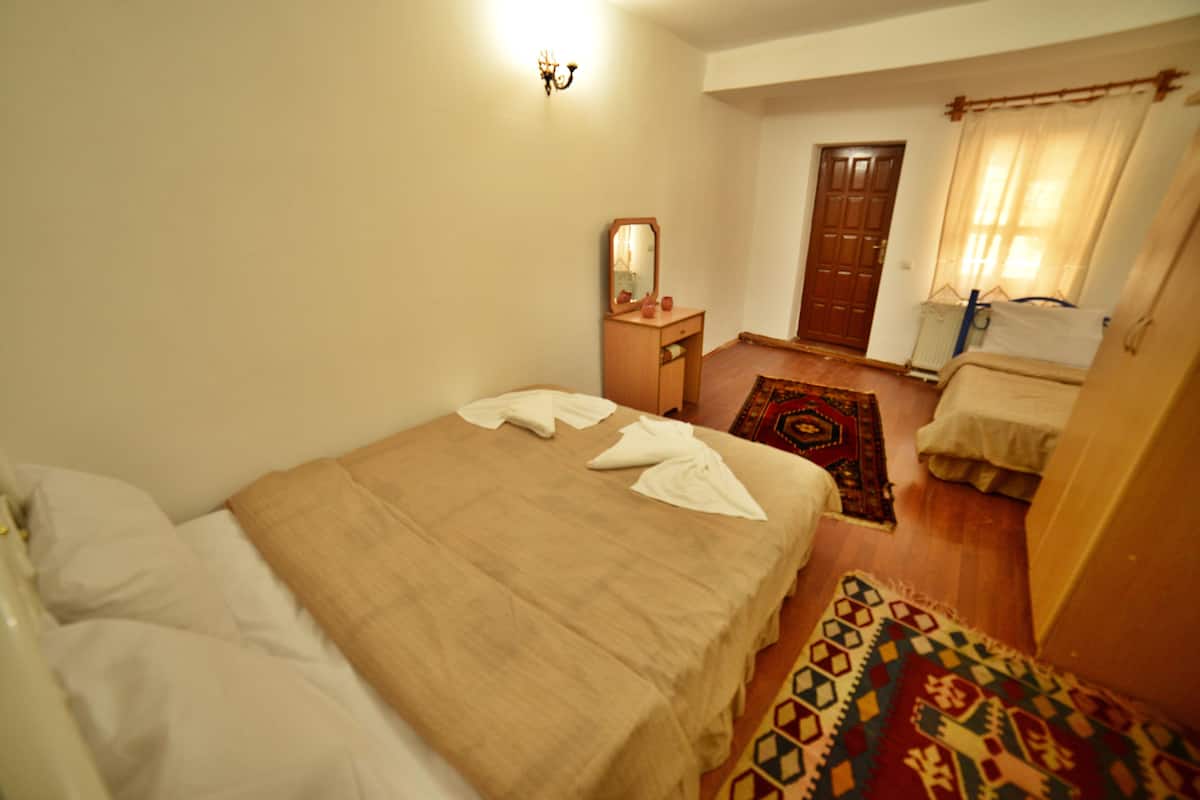 Classic Triple Room | Peti besi dalam bilik, kalis bunyi, Wi-fi percuma