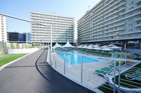 Seasonal outdoor pool