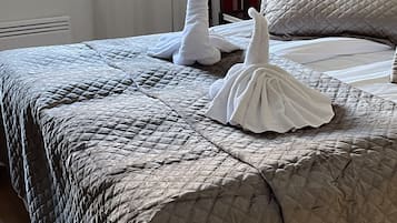 Standard-Doppelzimmer, Gartenblick, Erdgeschoss (C) | Verdunkelungsvorhänge, Bügeleisen/Bügelbrett, kostenloses WLAN