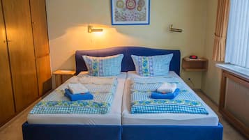 2 bedrooms, WiFi, bed sheets, wheelchair access