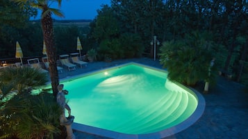 Piscine extérieure (ouverte en saison)